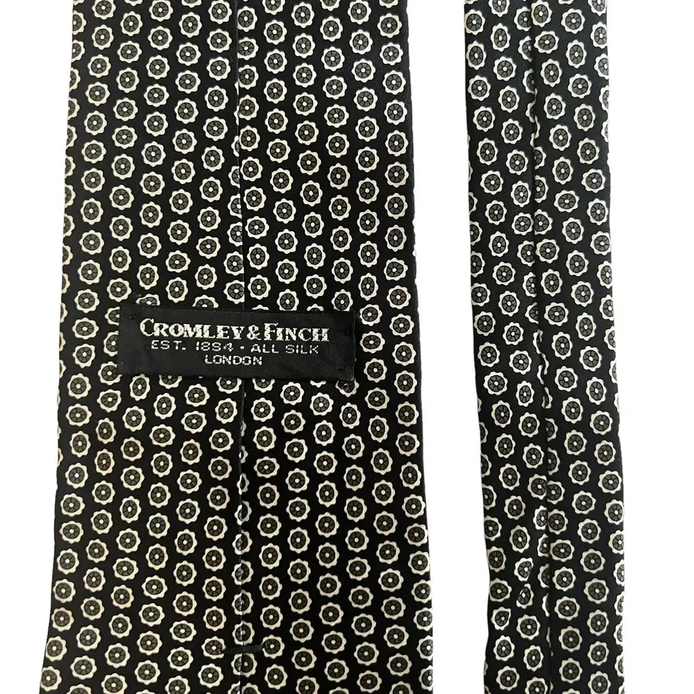 NEW Cromley & Finch Black Green White Geometric Floral Pattern Silk Tie